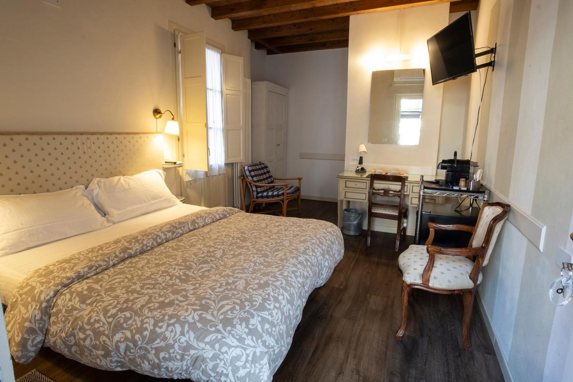 Il Cortiletto Hotel Piacenza Exterior photo